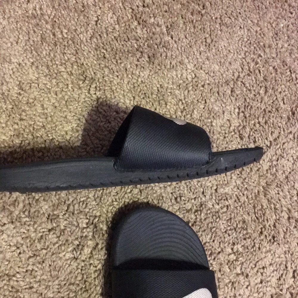 Nike Slides - Picture 3 of 4